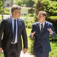 Cerar in Plenković vsak na svojem bregu glede arbitražne sodbe