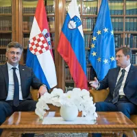Cerar in Plenković vsak na svojem bregu glede arbitražne sodbe