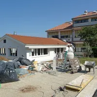 V prizidku na južni strani šole bo nova jedilnica.  