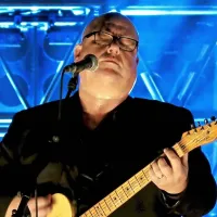 Trdnjava benda Pixies ostaja pevec, kitarist in avtor skladb 
Black Francis.