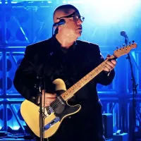 Pevec, kitarist in avtor skladb Black Francis