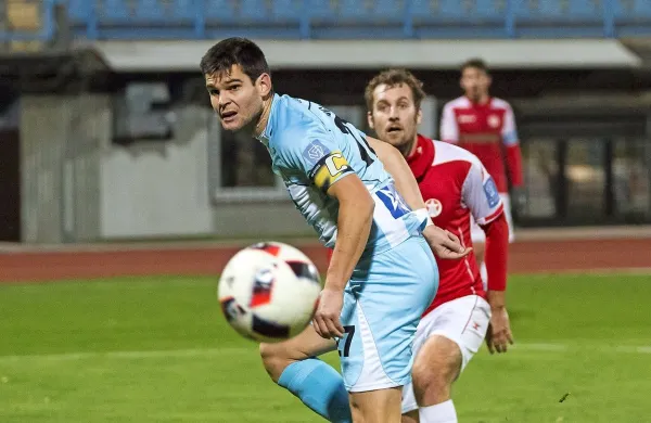 Alen Jogan (v ospredju) bo s soigralci poskušal zaustaviti 
Panionios. 