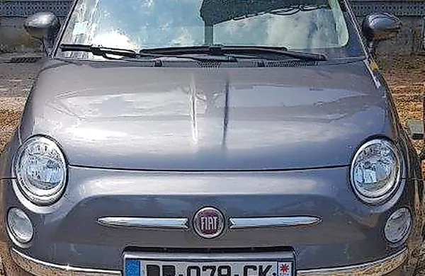 Policisti so v Kopru našli ukradeni fiat 500 cabrio s francoskimi registrskimi številkami.