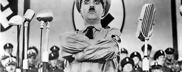 Charlie Chaplin, ki se je dolgo branil  dialogov v filmu, je govor 
prvič uporabil v  Velikem diktatorju. Seveda ne brez ironije.