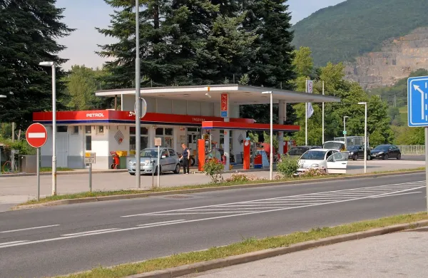 Nad pošto na bencinskem servisu nekateri jamrajo, uradnih pritožb pa  ni.