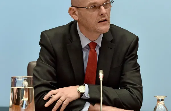 Minister Goran Klemenčič se strinja z generalnim državnim 
tožilcem.