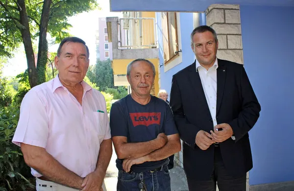 Minister Dejan Židan je nekoliko potolažil tudi ribiča Fabia  Steffeta (levo) in Zlatka 
Novogradca.