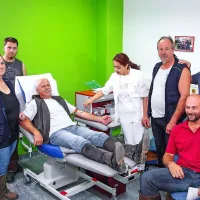 Veliko članov Konjeniškega društva Stena iz Manžana je 
rednih krvodajalcev.