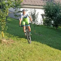 V krosu je prva favoritinja olimpijka Tanja Žakelj iz Ledin nad 
Idrijo. 