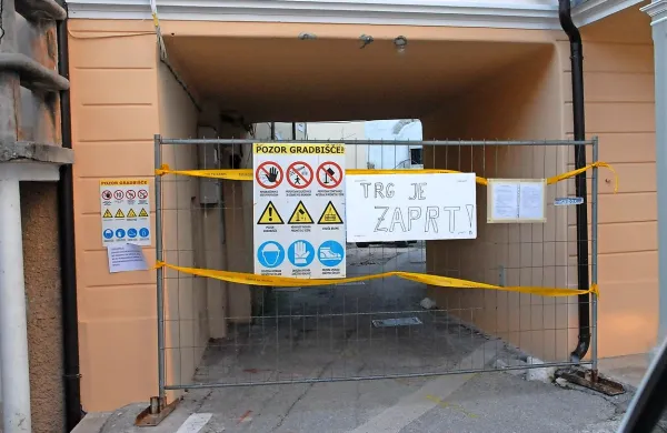  Po letih snovanja so  začeli z obnovo slikovitega dvorišča sredi 
Kanala.