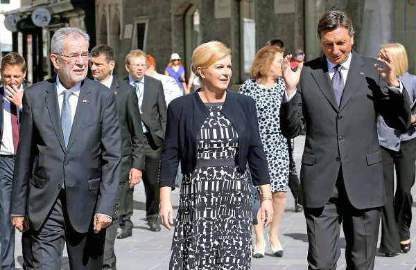 Avstrijski predsednik sprejel Pahorja in Grabar-Kitarovićevo