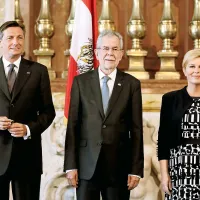Avstrijski predsednik sprejel Pahorja in Grabar-Kitarovićevo