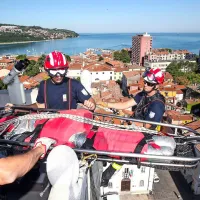 Obiskovalca na zvoniku ob&scaron;la slabost, nekateri ostali ujeti (foto)