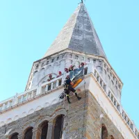 Obiskovalca na zvoniku ob&scaron;la slabost, nekateri ostali ujeti (foto)