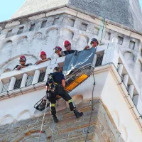 Obiskovalca na zvoniku ob&scaron;la slabost, nekateri ostali ujeti (foto)