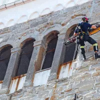 Obiskovalca na zvoniku ob&scaron;la slabost, nekateri ostali ujeti (foto)
