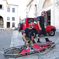 Obiskovalca na zvoniku ob&scaron;la slabost, nekateri ostali ujeti (foto)