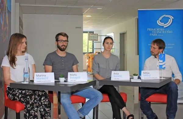 Matic in Anja (v sredini) na včerajšnji predstavitvi uspešnega 
projekta I like Tofu v Primorskem  tehnološkem parku.