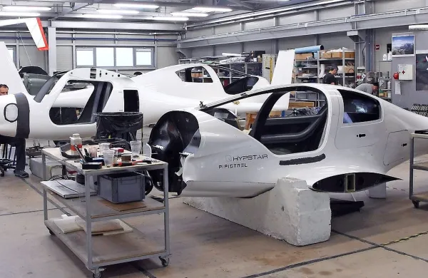 Družba Pipistrel spodbuja študente, da raziščejo in predlagajo inovativne rešitve pri načrtovanju novih letal s hibridno-električnimi pogoni.