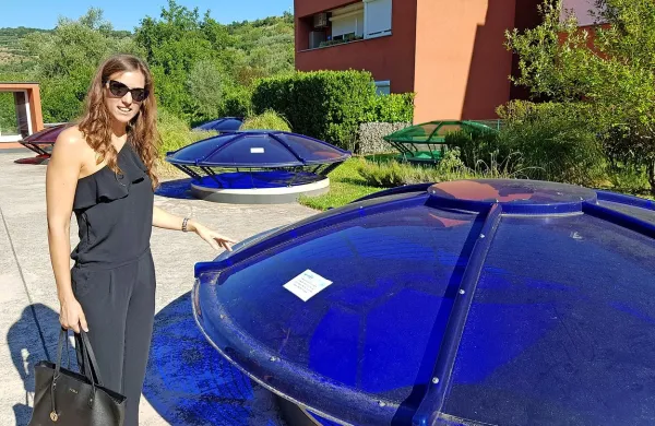Jasna Cupin iz podjetja Habit pravi, da so na vse kupole 
zalepili  plastificirana opozorila o prepovedi oziroma nevarnosti zadrževanja, plezanja in naslanjanja. 