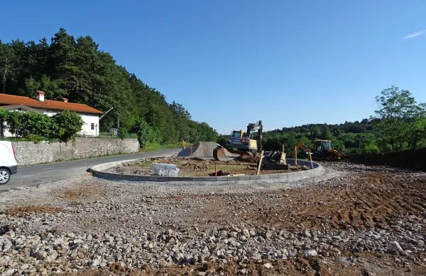 Na postaji bodo avtobusi zdaj lahko tudi obrnili in pobrali potnike za obe smeri. 