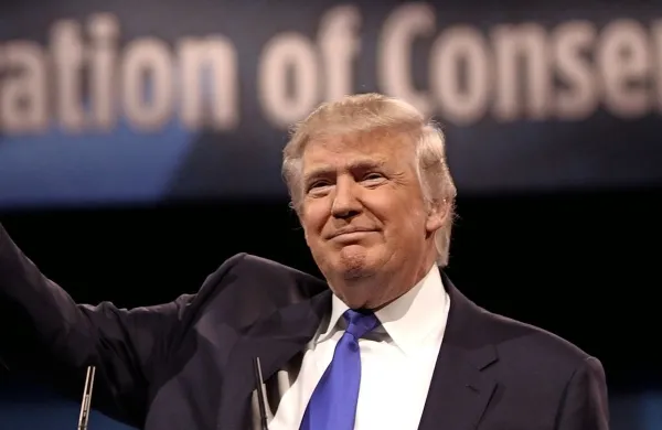 Ameriška časopisa Washington Post in New York Times 
poročata, da je predsednik ZDA Donald Trump končal 
program oboroževanja in urjenja zmerne sirske opozicije, ki 
ga je vodila obveščevalna agencija Cia.