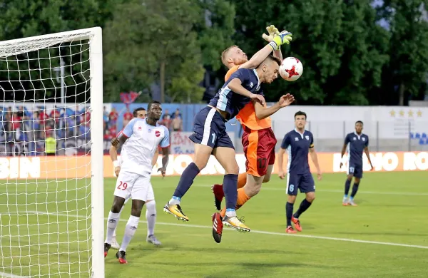  Nogometaši Gorice (v modrih dresih) so še drugič morali 
priznati premoč Panioniosu.