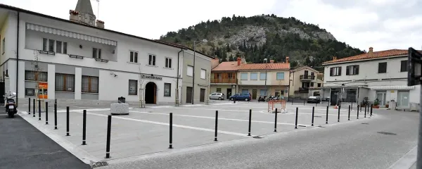 Boljunec je vas pri Trstu, v kateri so imeli bogato narečje, ki ga 
je raziskal in popisal domačin Vojko Slavec. 