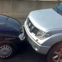 Iz posnetka, ki ga je voznik objavil na facebooku, je videti, 
kako voznik terenca ni ustavil niti, ko je predenj pripeljal 
voznik črnega avtomobila.