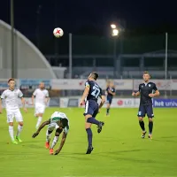 Gorica (v modrih dresih) je doma z 0:2 klonila proti ljubljanski 
Olimpiji.