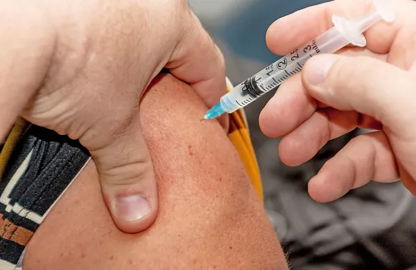 V okviru nacionalnega programa cepljenja za preprečevanje 
okužb z virusom hepatitisa B v Sloveniji že vrsto let  cepijo 
otroke. 