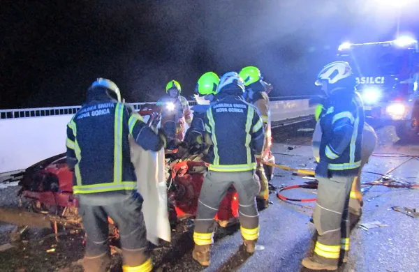 Policistom in reševalcem  NMP  ZD  Ajdovščina  so  na kraju 
pomoč nudili tudi gasilci GRC Ajdovščina in JZ GRD GE Nova 
Gorica.