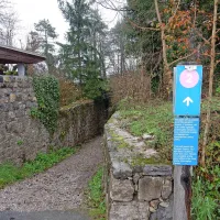 V Parku Škocjanske jame so nevestni vandali poškodovali 
nekaj suhozidov.