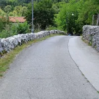 V Parku Škocjanske jame so nevestni vandali poškodovali 
nekaj suhozidov.