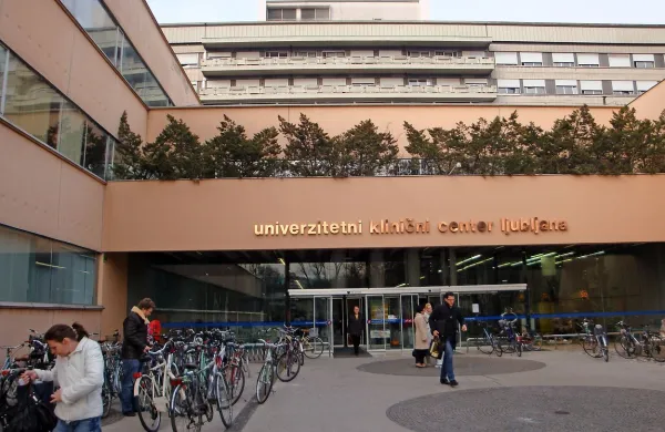 Državna sekretarka na ministrstvu za zdravje Ana Medved je 
po sestanku s starši otrok, ki se zdravijo v okviru otroške 
kardiologije na UKC Ljubljana, povedala, da program v celoti 
ostaja na UKC Ljubljana.