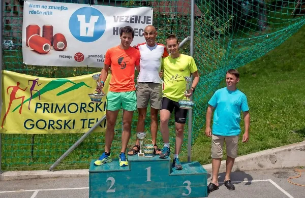 Najhitrejši na Bevkovem vrhu (z leve na zmagovalnih stopničkah) - Uroš Rozman, Simon 
Strnad in Anej Likar. 