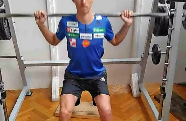 Jaka Hvala je že začel vaditi z utežmi.