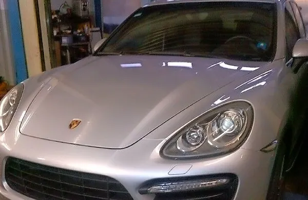 Na testih izpustov dizelskih avtomobilov je goljufal tudi 
nemški Porsche, je danes sporočila nemška vlada. 
