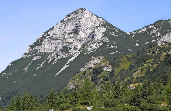 Tolminski Migovec, manj obiskana, a nadvse zanimiva gora.