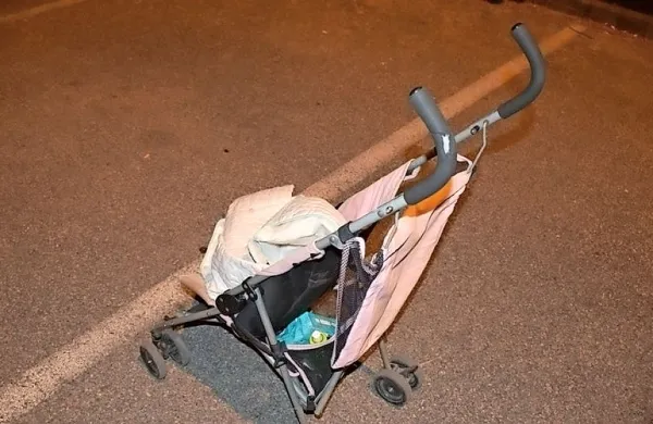 Deklico je mimoidoča ženska našla jokajočo v vozičku pred 
župnijo v Brestju pri Zagrebu.