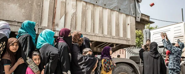 V Mosul se po dolgi zasedbi počasi vrača življenje.