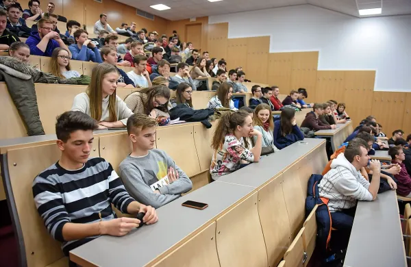 Na primorske fakultete se je v prvem roku v prvi letnik vpisalo 
več kot tisoč študentov.