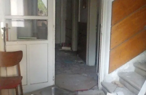 ... se razkriva  notranjost.