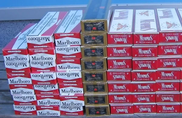 V dveh dneh dva vloma v bencinske servise - v obeh 
primerih so ukradli cigarete.
