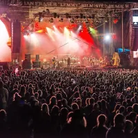 Metalci odhajajo, prihajajo punkerji
