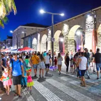 Rumena noč se je začela živopisno, a brez pričakovane gneče (foto)
