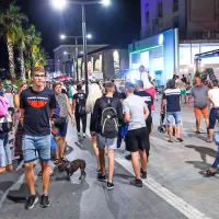 Rumena noč se je začela živopisno, a brez pričakovane gneče (foto)