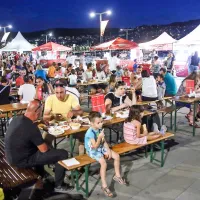 Rumena noč se je začela živopisno, a brez pričakovane gneče (foto)