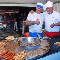 Rumena noč se je začela živopisno, a brez pričakovane gneče (foto)