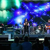Rumena noč se je začela živopisno, a brez pričakovane gneče (foto)